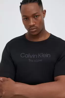 Podrobnoe foto тренувальна футболка calvin klein performance pride колір чорний з принтом